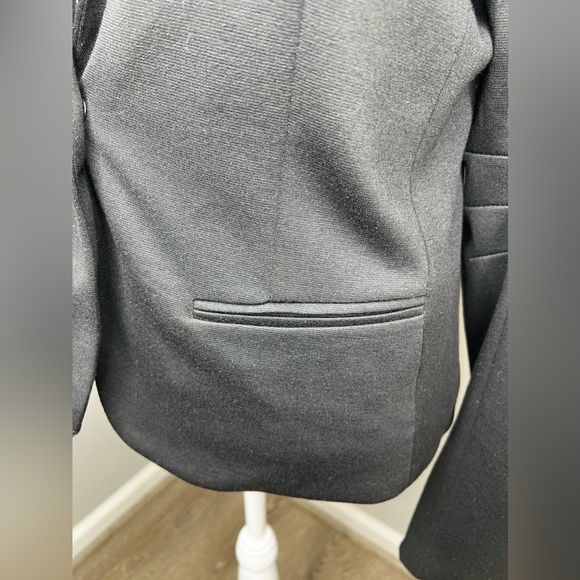 Mark Black Blazer with Stripe Lining Size Large - Sophisticated and Modern - Picture 6 of 13